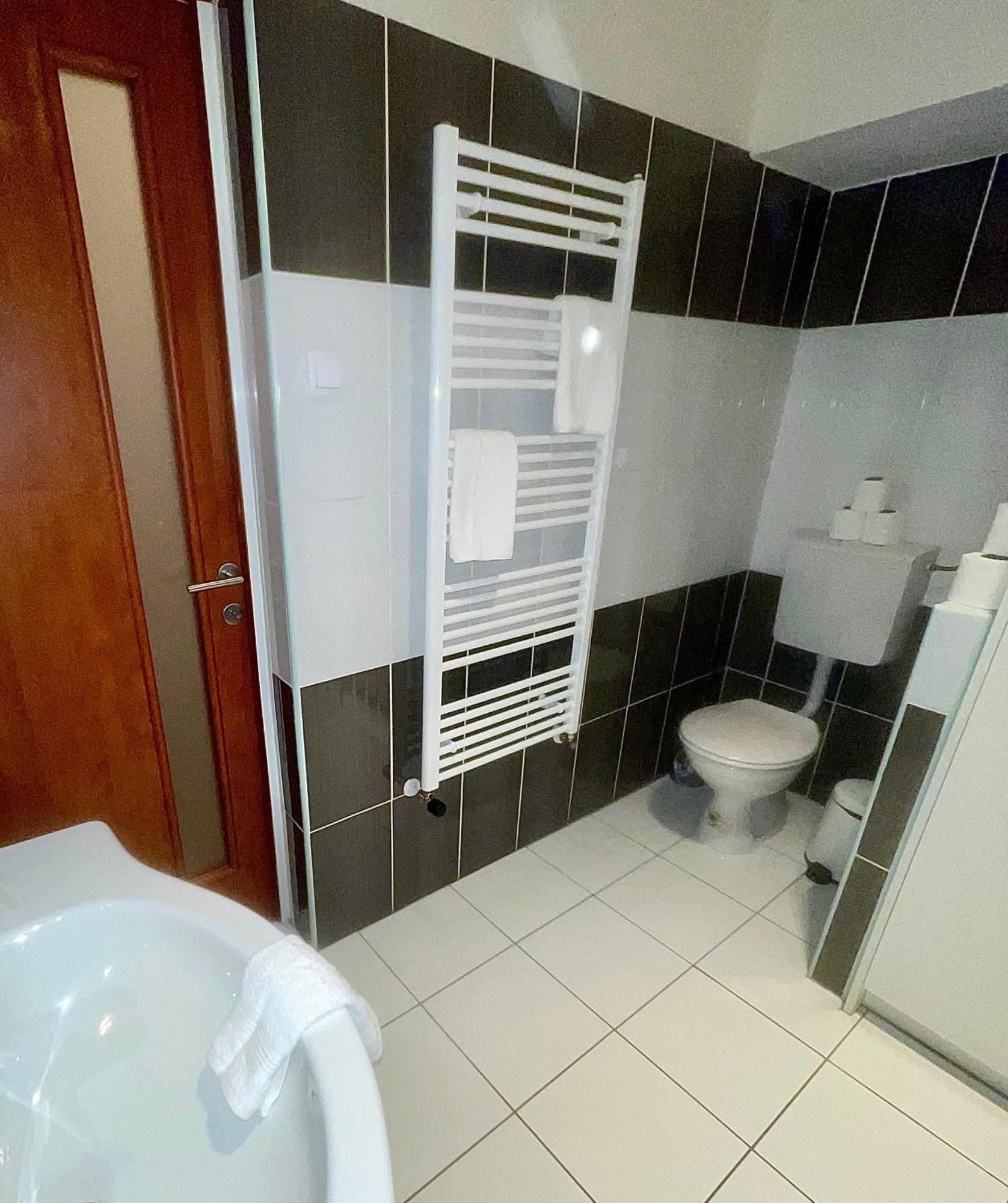 Vivien Apartment Будапеща Екстериор снимка